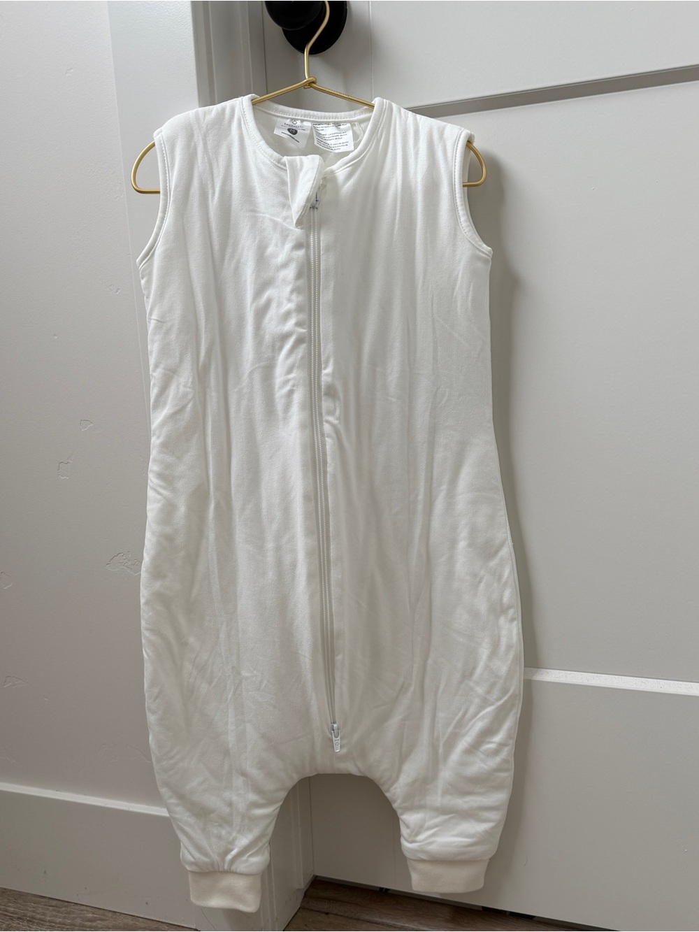 White Sleeveless Baby Sleep Sack with legs feet super soft age size 6-18 months